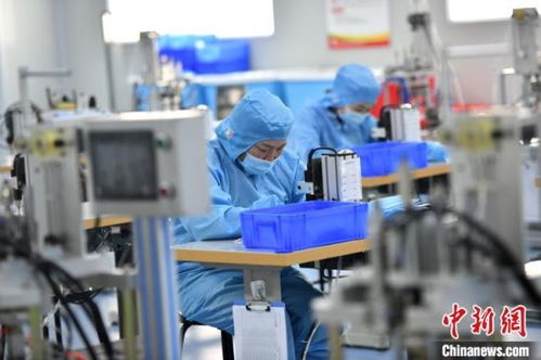 逆行武漢，回川建廠 雨衣妹妹與川鄂友誼工廠的抗疫傳奇